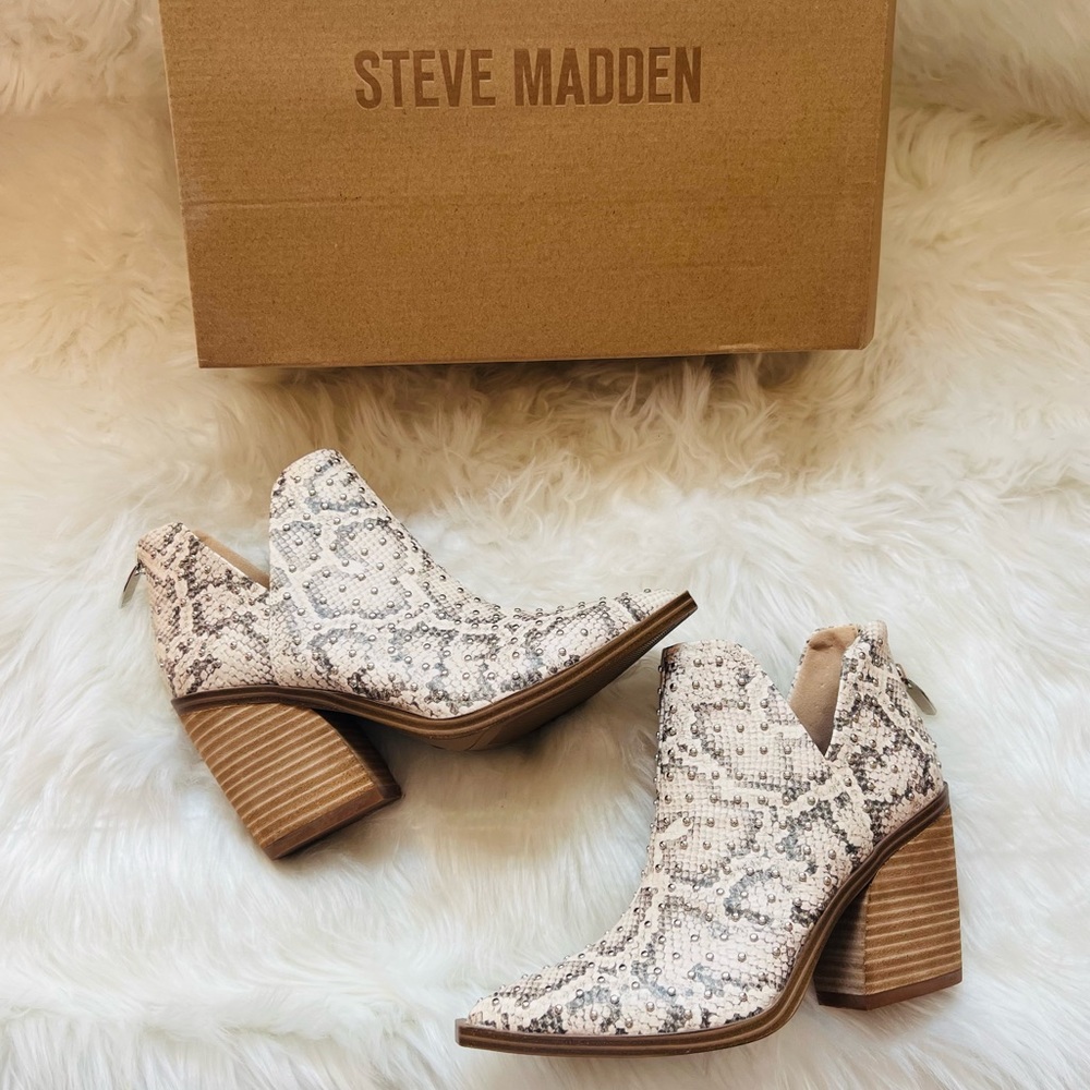 New! STEVE MADDEN Camryn Studded Western Ankle Booties